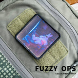 FUZZY OPS Poppin’ Buddies モラールパッチ 01 ポップコーンを食べるサングラス姿のバニー バッグへの装着例