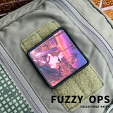 FUZZY OPS Poppin’ Buddies モラールパッチ 03 夕焼けの海沿いをドライブするバニー バッグへの装着例