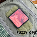FUZZY OPS Poppin’ Buddies モラールパッチ 06 ベッドでくつろぐハムスター バッグへの装着例
